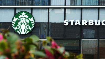 Starbucks chief announces a halt of all operations in Russia