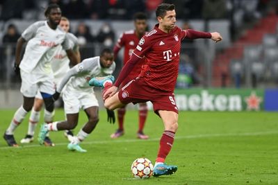 Bayern reach last eight as Lewandowski hat-trick sinks Salzburg