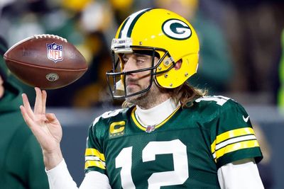 Aaron Rodgers says he will remain with Packers next season