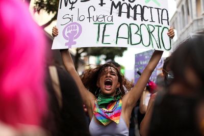 Guatemala law punishes abortion with prison for up to 25 years
