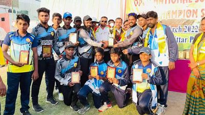 TN team wins silver in the all India soft cricket championship tournament