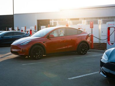 ARK Analyst Sees 'Bad Time' For Inefficient EV Makers That Use Lithium-Ion Batteries: Here's Why