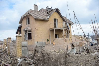 Civilians start leaving Ukraine's Sumy in private cars - mayor