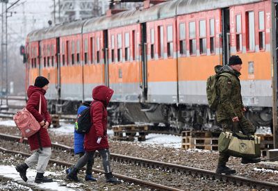 Thousands more Ukrainians flee across borders, many with nowhere to go