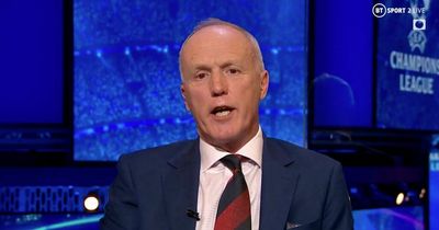 Peter Walton disagrees with Thierry Henry and Rio Ferdinand over Alexis Sanchez red card