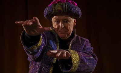 Sideshow review – Les Dennis’s washed-up psychic can’t see he’s in a terrible movie
