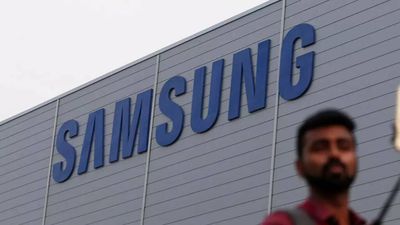 As it fights Apple, Samsung pulls in Rs 1,500 crore in sales from flagship S22 series