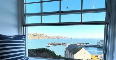 Tenby townhouse overlooking the harbour with uninterrupted sea views from the best window seat