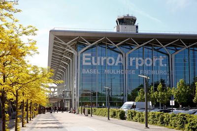 Around a dozen Russian aircraft stranded in Switzerland