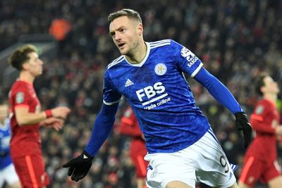 Leicester's Vardy faces 'weeks' out with knee injury