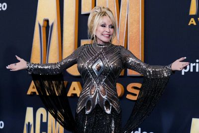 Dolly Parton dedicates country music awards show to people of Ukraine