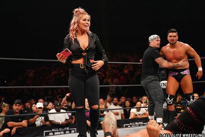 Paige VanZant signs with AEW, set to officially make pro wrestling debut