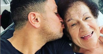 Peter Andre jets to Australia to see 'deteriorating' mum after two years away
