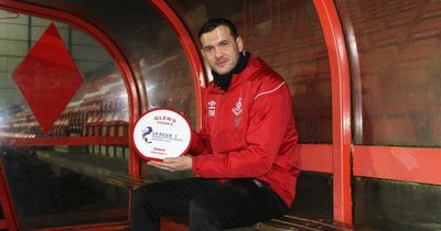 Airdrie and Cove Rangers title duel: Ian Murray would swap manager awards for League One title