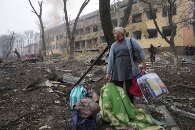 Despicable bombing of Ukraine hospital is a war crime, says UK defence minister