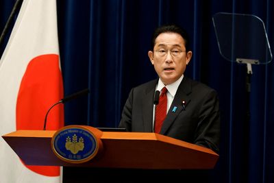 Japan to give 100,000 yen to foreign exchange students in financial trouble - NHK