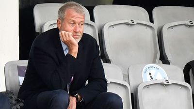 U.K. Government Puts Abramovich, Chelsea on Ice