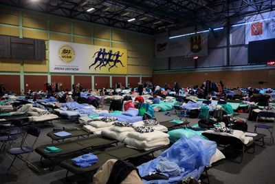 Polish volunteers worry Ukraine refugee wave may become overwhelming