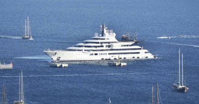 Superyacht rumoured to belong to Vladimir Putin worth €600m swarmed by Italian officials as they demand owners name