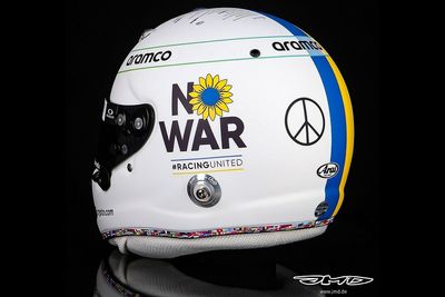 Vettel reveals 'No War' helmet design at Bahrain F1 test