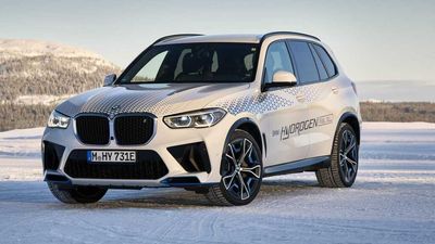 Fuel Cell BMW iX5 Hydrogen Goes Sideways In The Arctic