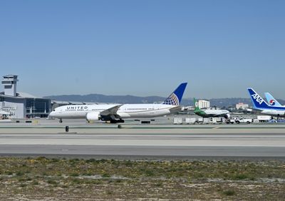 United Airlines allowed unvaccinated employees to return to work