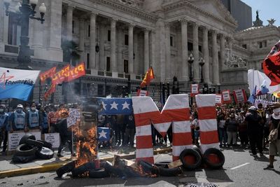 Argentina lawmakers take up contentious IMF refinancing deal