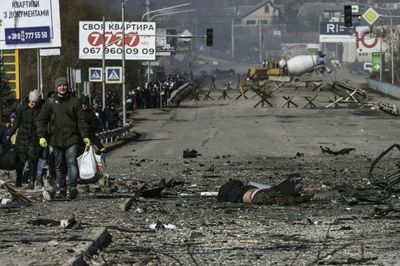 Russian forces edge closer to Kyiv as city becomes 'fortress'