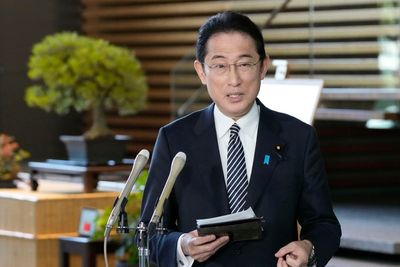 Japan's PM, S. Korea's president-elect agree to improve ties