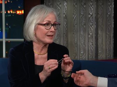 Former US ambassador fired by Trump in Ukraine plot wears ‘f*** you Putin’ bracelet on Late Show