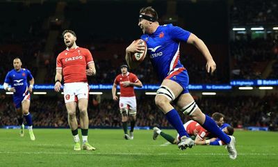 Anthony Jelonch’s try keeps France’s grand slam dreams alive against Wales