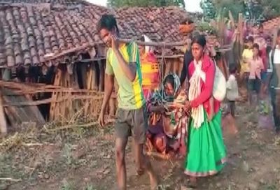 Lack of road makes pregnant woman go from Jharkhand to Chhattisgarh for treatment