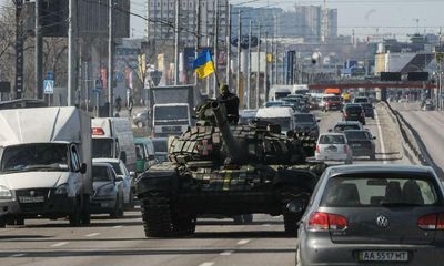 Kyiv ‘ready to fight’ as Russian forces close in on Ukraine capital