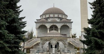 Russia bombs Mariupol mosque sheltering 80 people, Ukraine claims