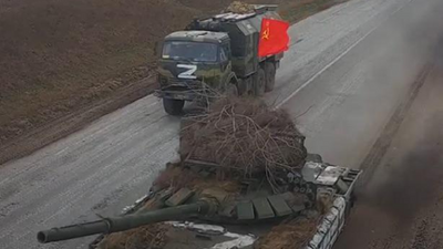 Ukraine: Russian troops flying Soviet flag, symbol of ‘re-establishing Russian domination’