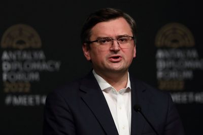 Ukrainian foreign minister says ready to negotiate, but will not surrender