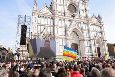Thousands mass in Kyiv's twin city Florence to back Ukraine