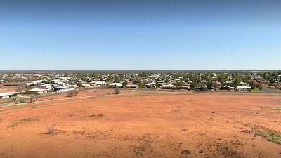 Outback Queensland residents say banks are making it 'just impossible' to buy a home