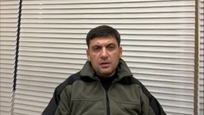 Visa red tape is distracting men fighting on frontline, says Ukraine’s former PM