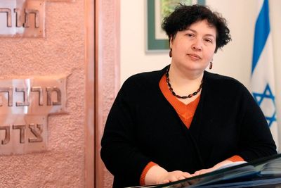 Ukraine's only woman rabbi among the many Jews fleeing war
