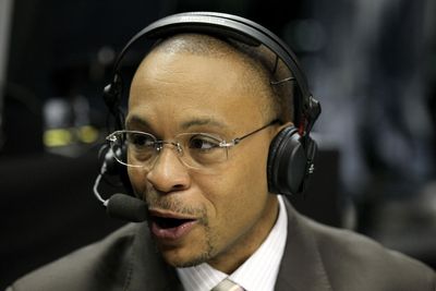 Gus Johnson had enough of Villanova and Creighton’s poor shooting, invoked ‘analytics’ and ‘Steph Curry’