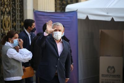 Colombians vote in presidential primaries, legislative contest