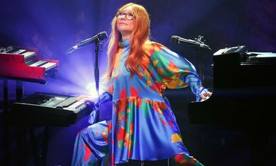 Tori Amos review – flexing her musical muscle on an ecstatic return
