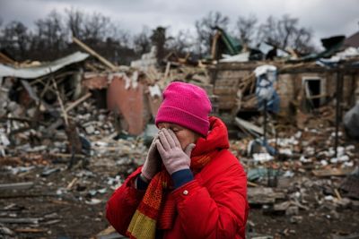 Shelling fails to shift last civilians from Kyiv's ghost suburb