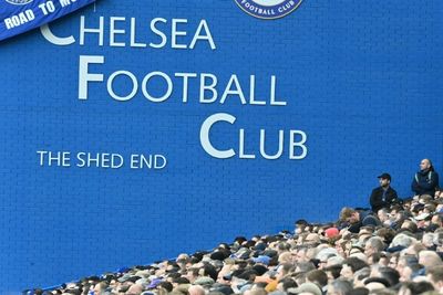 Chelsea shrug off sanction uncertainty, Arsenal move into top four