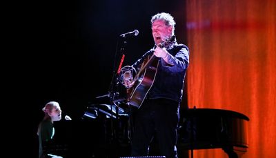 ‘Once’ duo reunites for captivating Swell Season concert