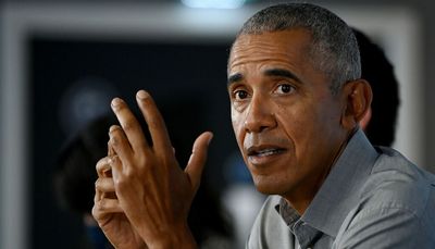 Obama, in Chicago last Thursday, tests positive for COVID