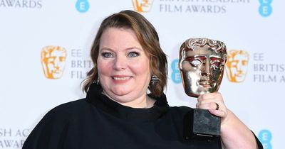 Joanna Scanlan thanks BAFTA in Welsh as she accepts award for leading actress