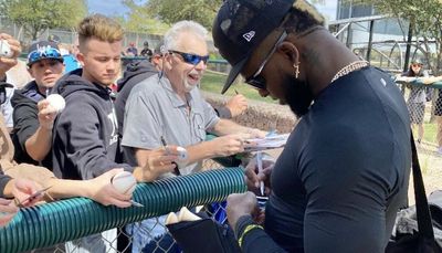 White Sox’ Luis Robert aims high in 2022