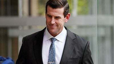 Former SAS soldier tells court he witnessed Ben Roberts-Smith shoot man in back outside Taliban compound